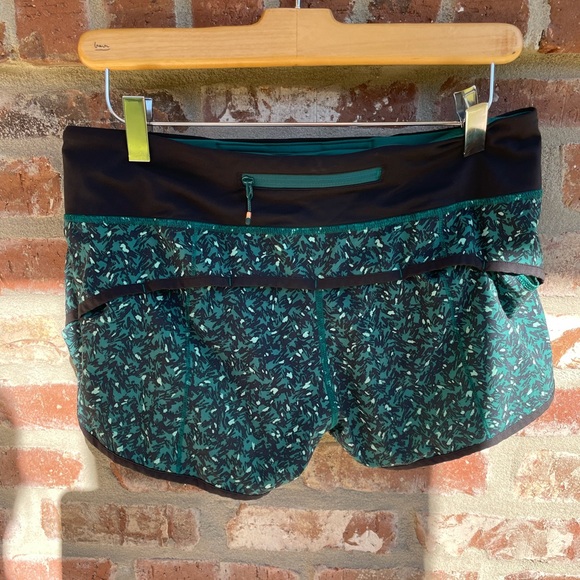 Lululemon speed shorts. Size 6 - Picture 2 of 13